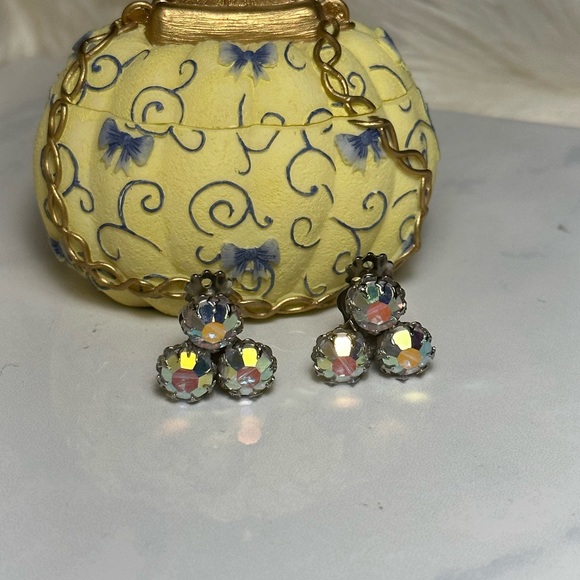 Golden Sparkle Crystal Bead Cluster Earrings Clip On - Picture 4 of 12